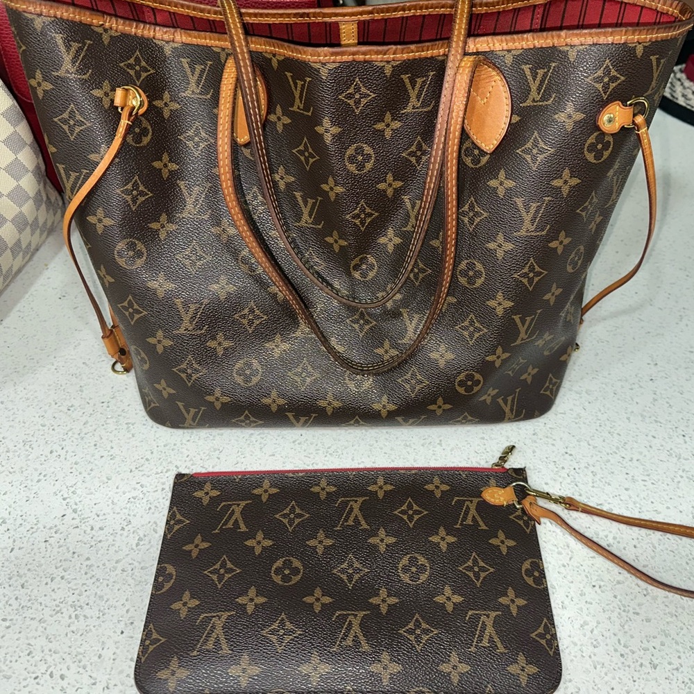 LV Neverfull MM Bag - Picture 3 of 16
